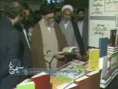پخش تصاویری از بازدید آیت‌الله خامنه‌ای از نمایشگاه کتاب 25 سال پیش
