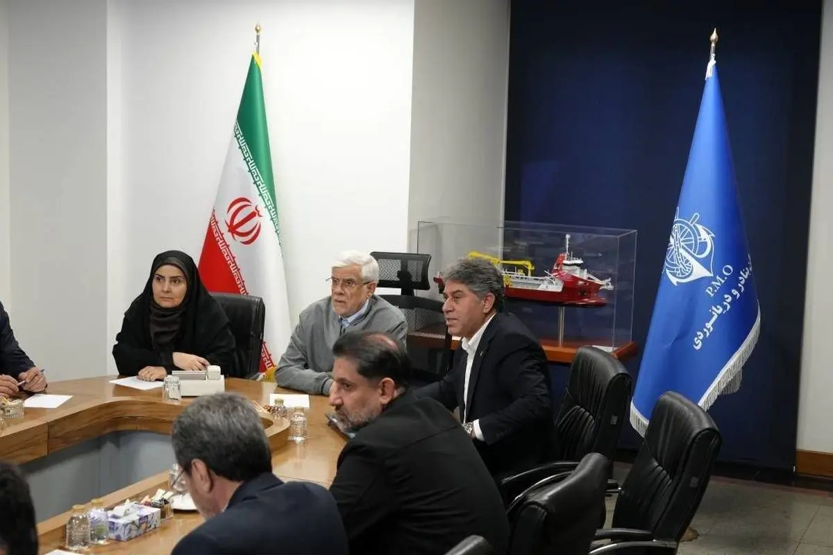 یا در میز مذاکره حقمان را خواهند داد یا در میدان آن را به‌دست می‌آوریم/ انبارهای کشور مملو از کالا است