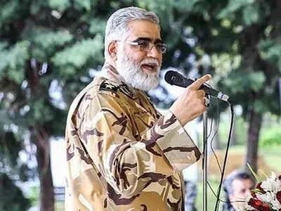 قائد الجیش الایرانی: لن تقف مکتوفی الایدی إذا یعتدی الاخرون علینا