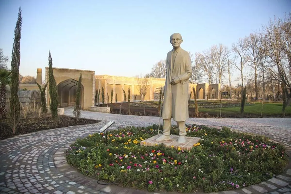 اِلمان مرحوم فاتح در پارک ایران کوچک رونمایی شد