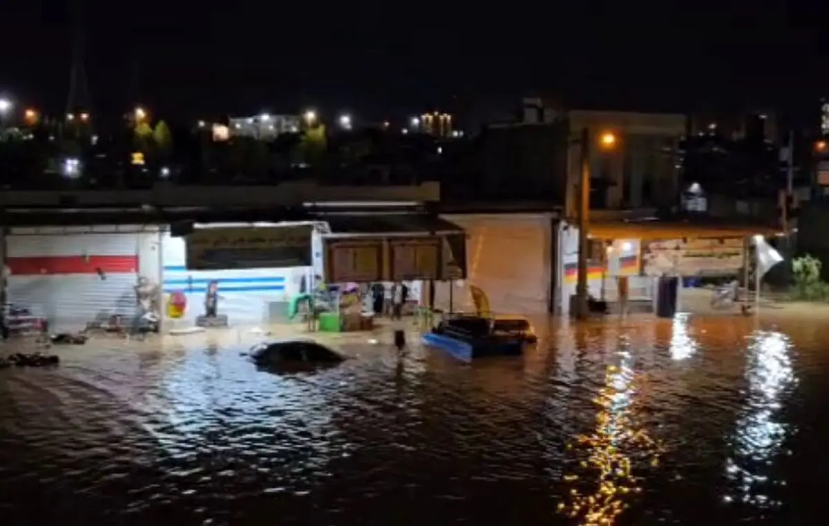 آب گرفتگی شدید معابر در اندیمشک/ آغاز تخلیه اهالی مردم کوی نیرو