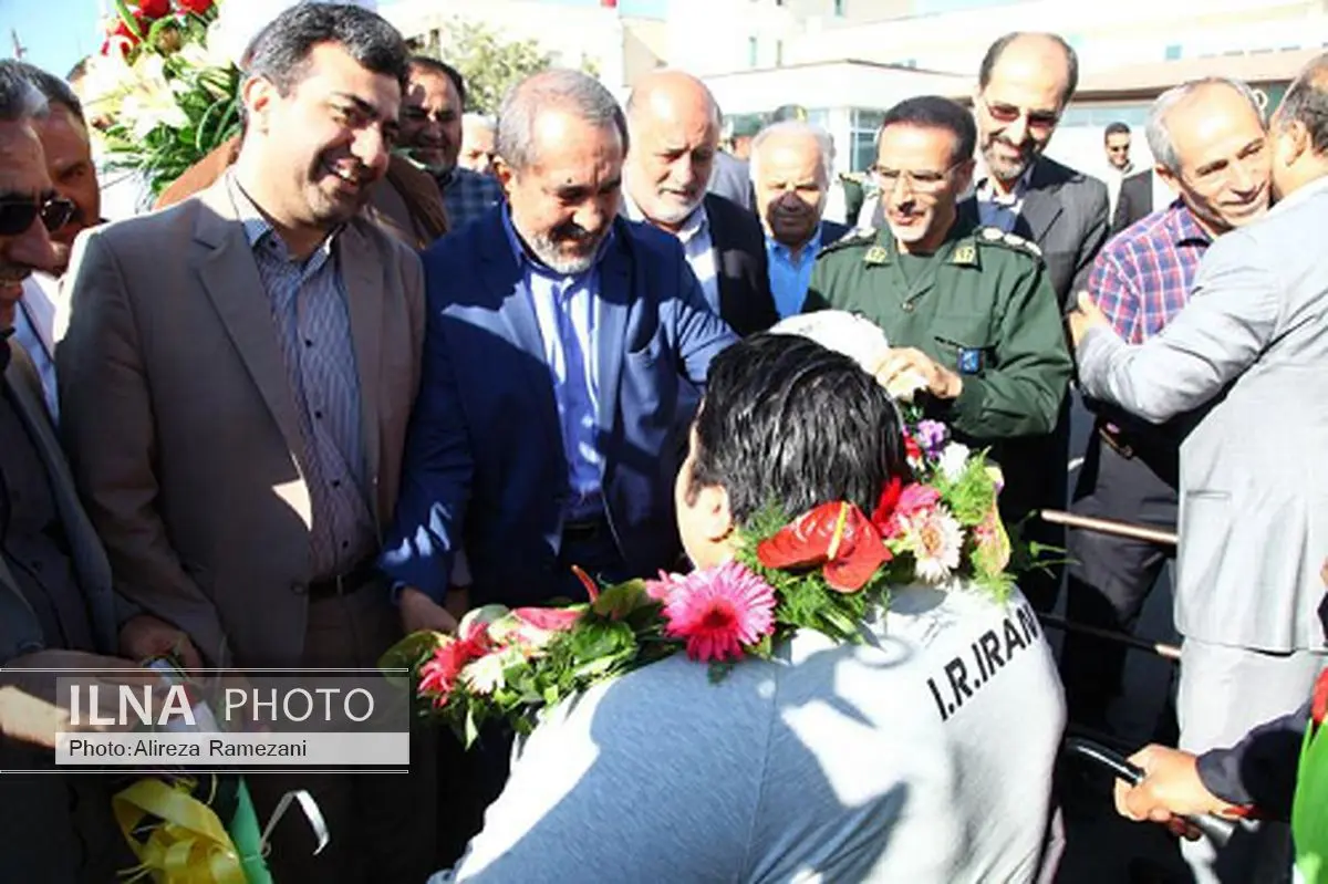 سیامند رحمان قویترین مرد پارالمپیک وارد فرودگاه ارومیه شد