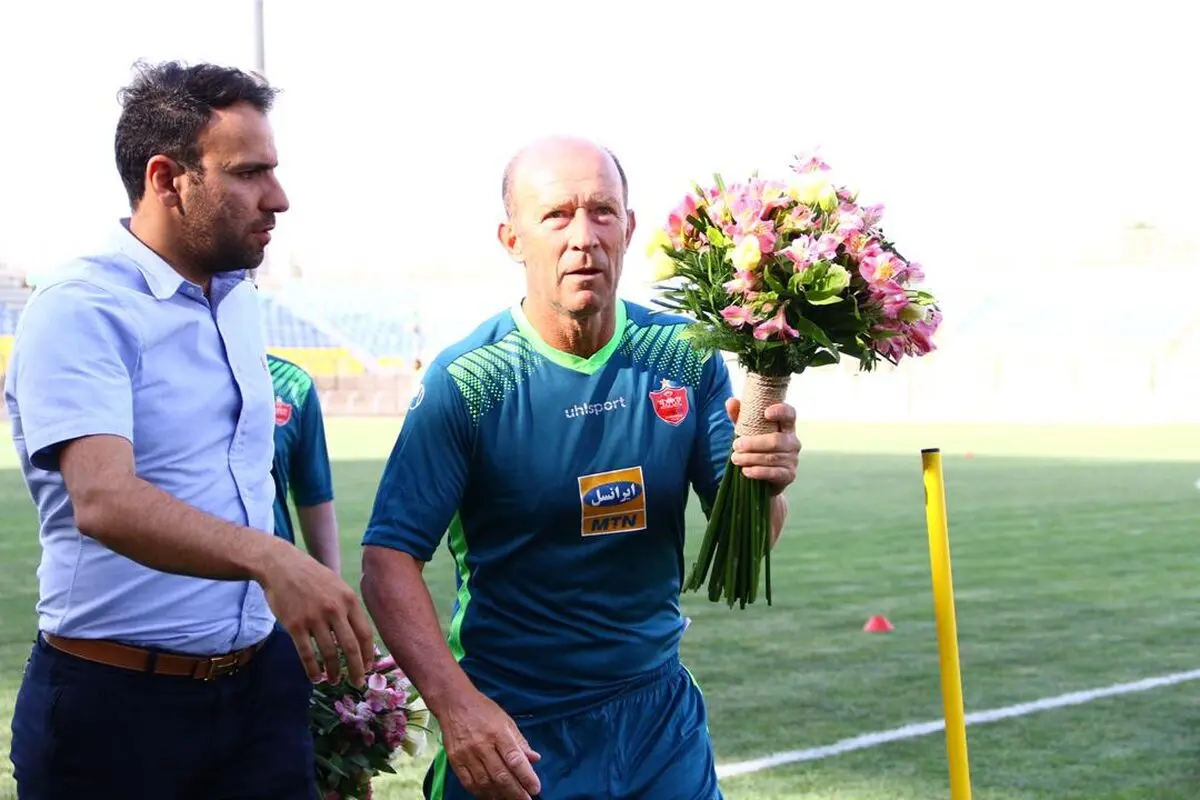 گلباران در تمرین پرسپولیس/ حضور بانوان هوادار