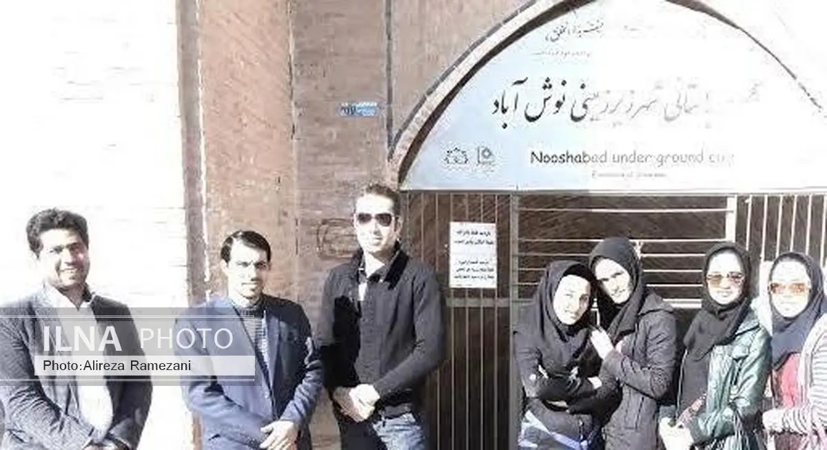 بازدید گروهی از دانشجویان دانشگاه آزاد آران وبیدگل از آثار تاریخی نوش آباد