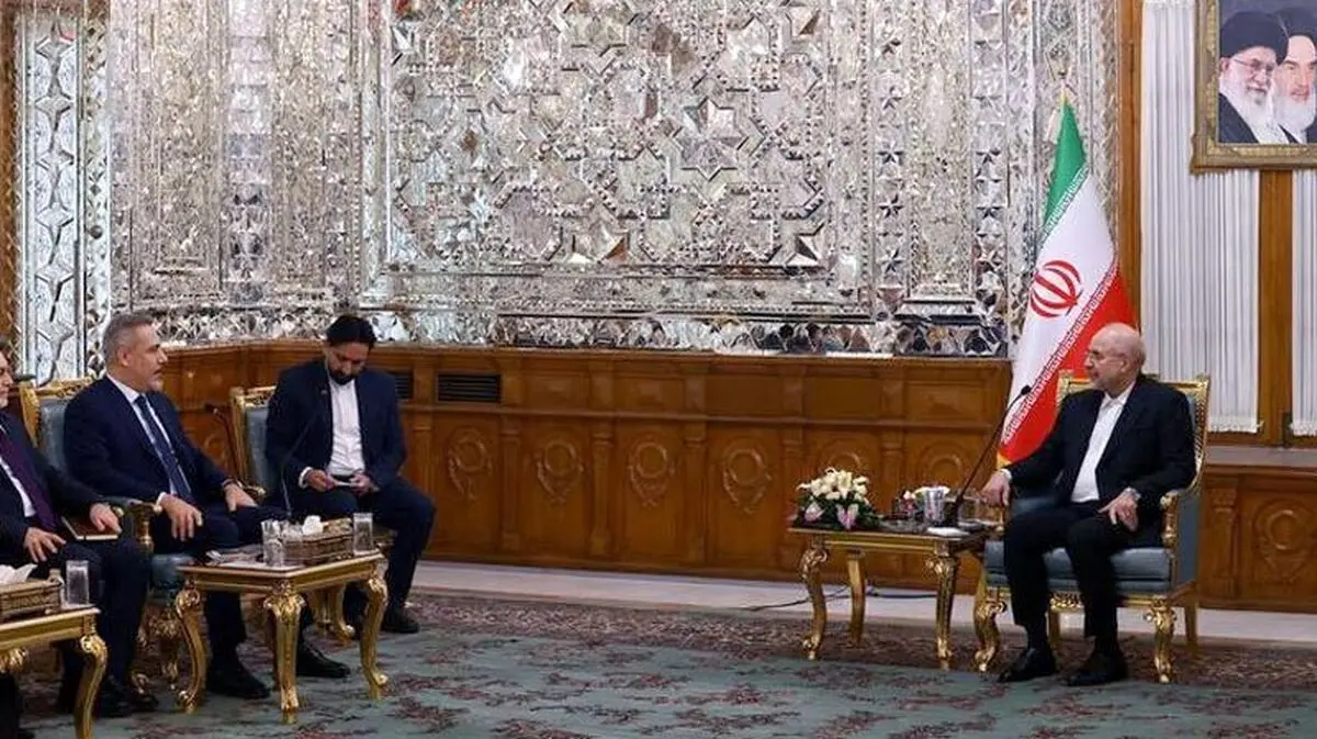 رئیس البرلمان الإیرانی یشدد على تعزیز العلاقات مع ترکیا رغم الضغوط الأمیرکیة