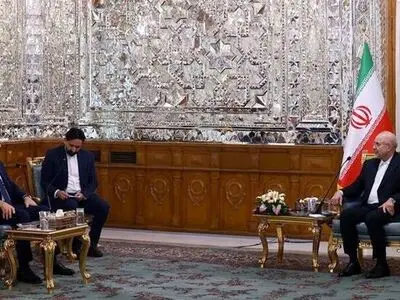 رئیس البرلمان الإیرانی یشدد على تعزیز العلاقات مع ترکیا رغم الضغوط الأمیرکیة