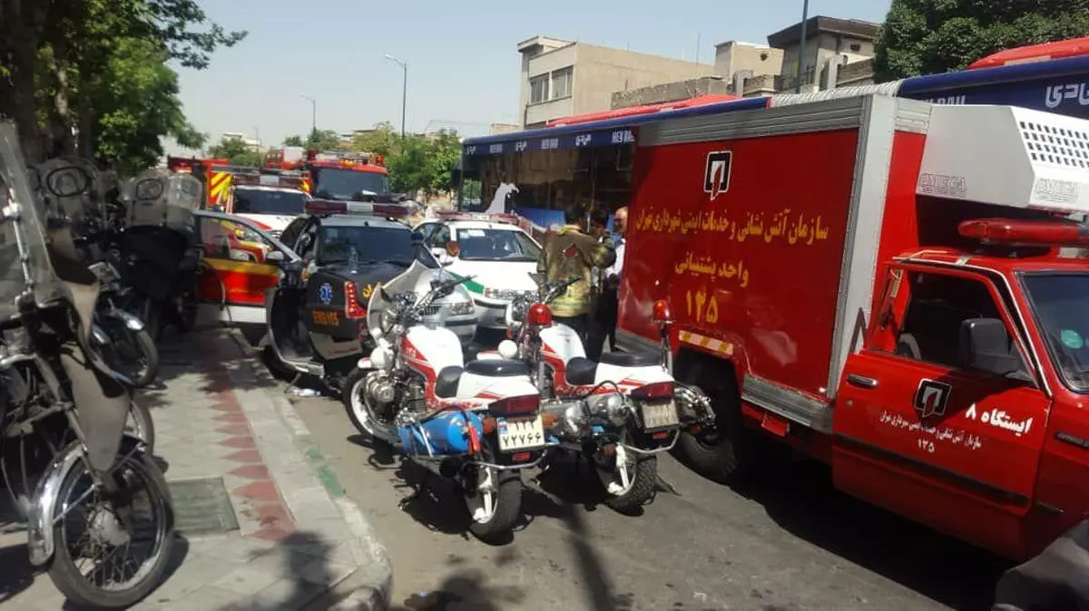 آتش‌سوزی انبار پارچه در خیابان مولوی