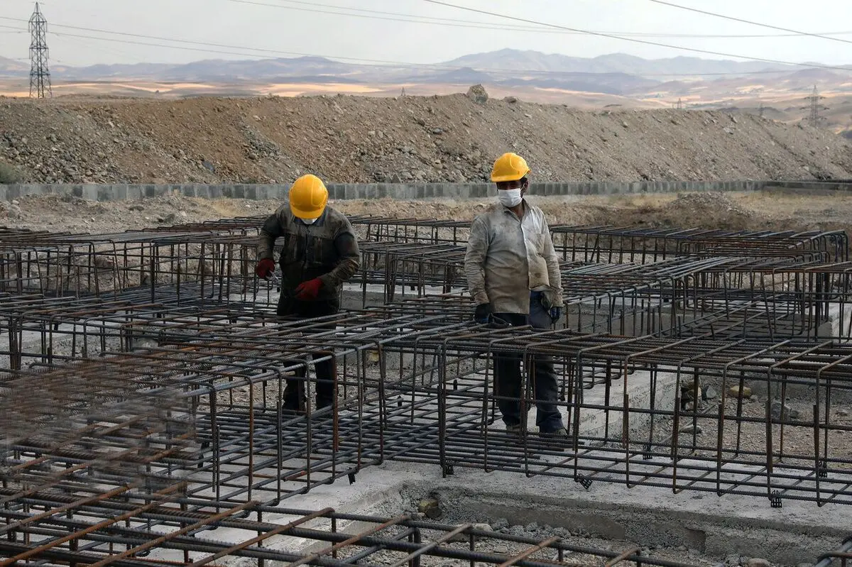 آخرین جزییات طرح بیمه ۶۰۰ هزار کارگر ساختمانی/ "جان دادن بر سر نان" سهم نیروی کار صنعت ساختمان 
