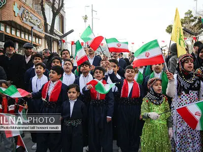 حضور حماسی مردم سنندج در راهپیمایی ۲۲بهمن 
