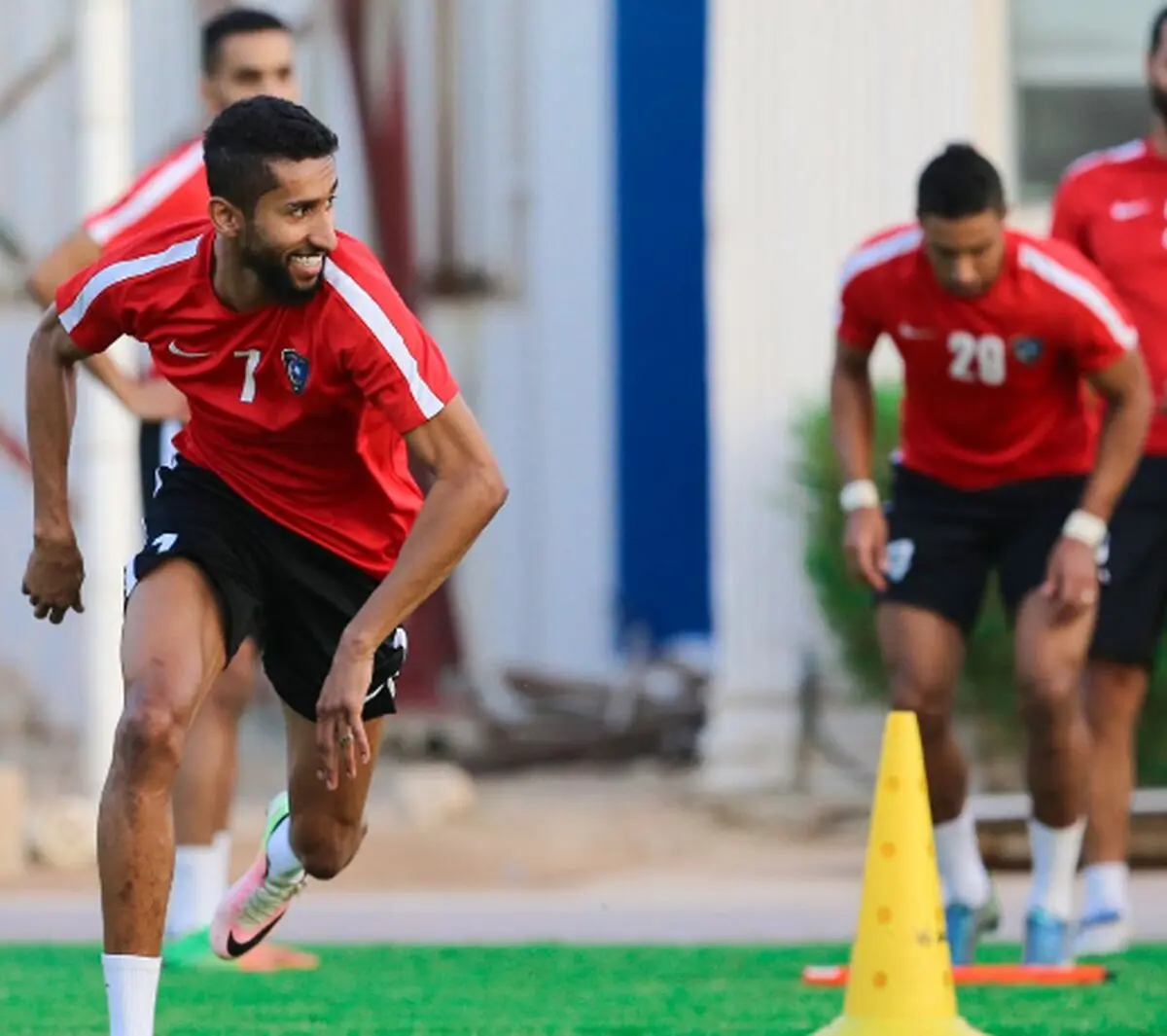 تضعیف روحیه الهلال برای دیدار با پرسپولیس/ مانور قهقهه با رنگ قرمز(عکس)