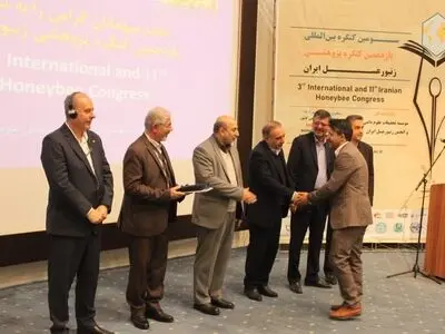 گزشِ نیشِ بازی با کلمات، در تنِ رنجور زنبورداران!