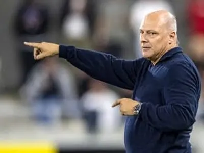 ویدئو: اهدای لباس امضا شده به هوادار خردسال الجزایر