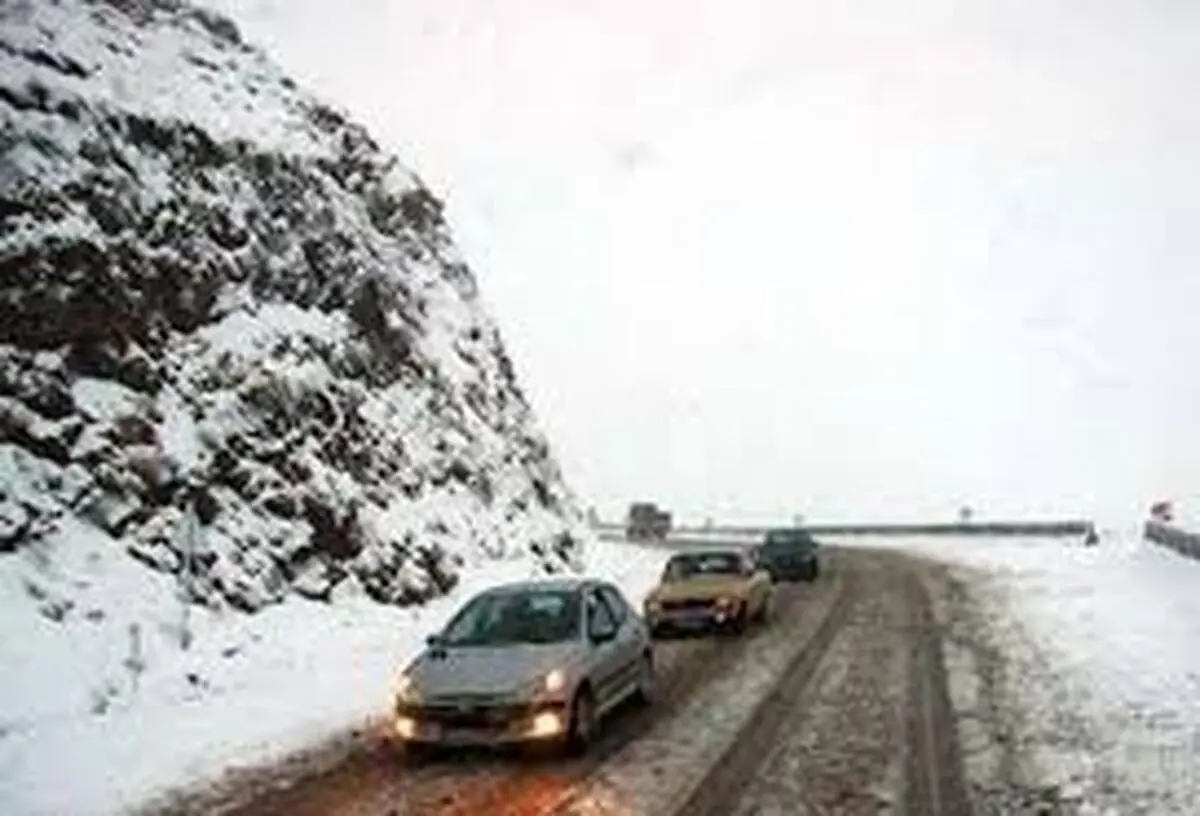 بارش برف در گردنه‌های کرمانشاه/ همه جاده‌ها باز است