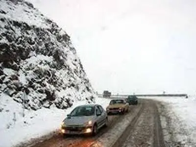 بارش برف در گردنه‌های کرمانشاه/ همه جاده‌ها باز است