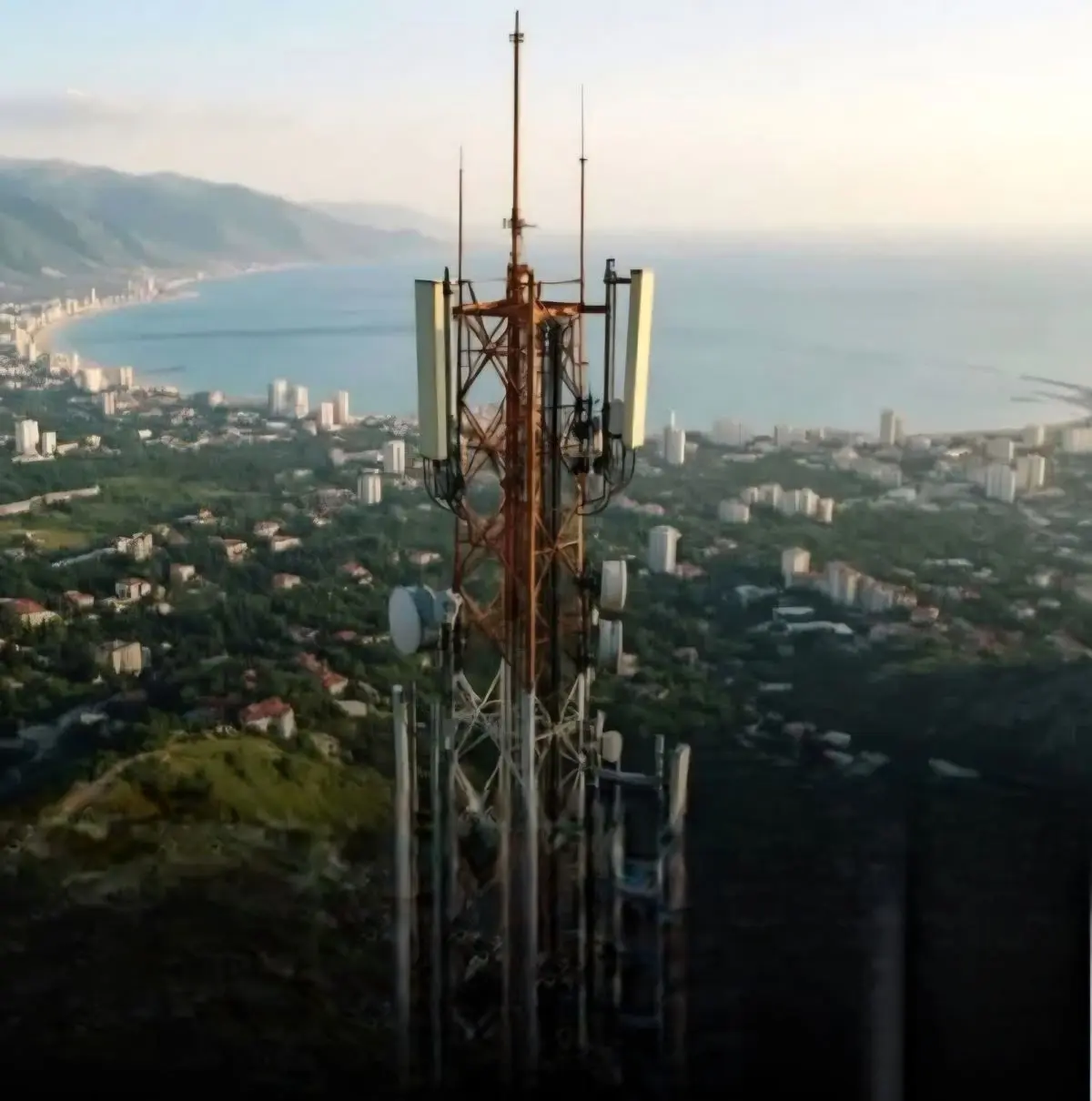 پایداری کامل شبکه ارتباطی در نوشهر و غرب مازندران/ تیم‌های فنی در حالت آماده‌باش کامل هستند