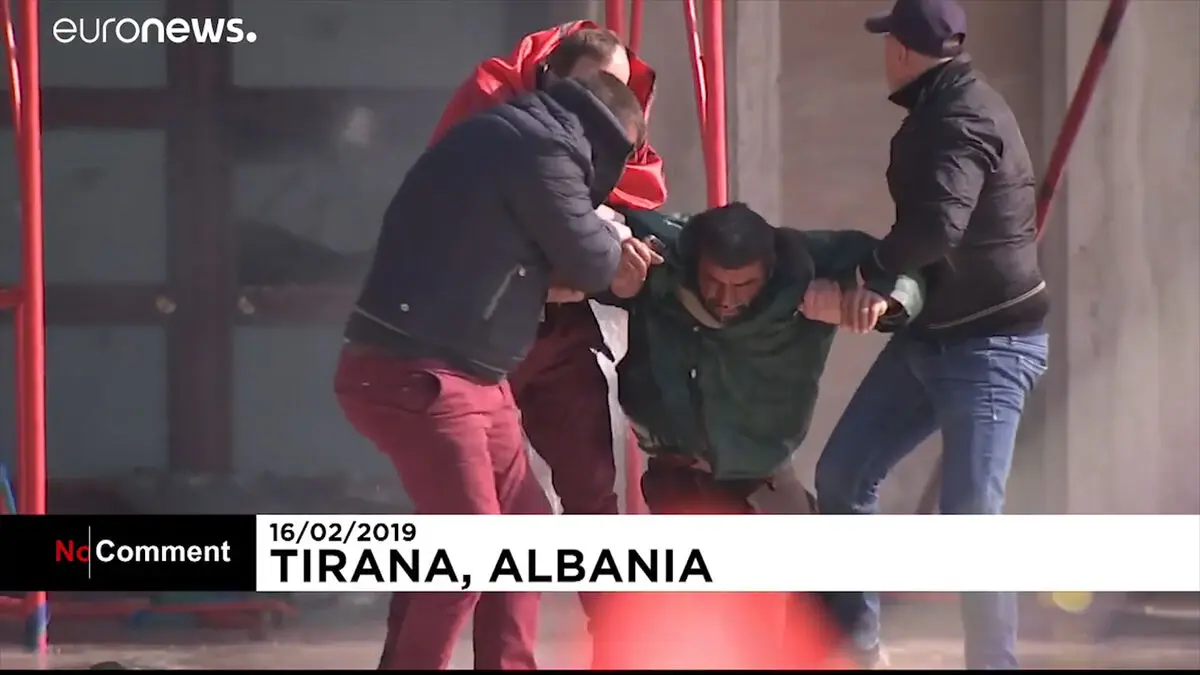 آلبانی؛ درگیری با پلیس در جریان اعتراض به ناکارآمدی دولت