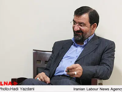 عکس یادگاری محسن رضایی با همکلاسی‌های دوره دکتری