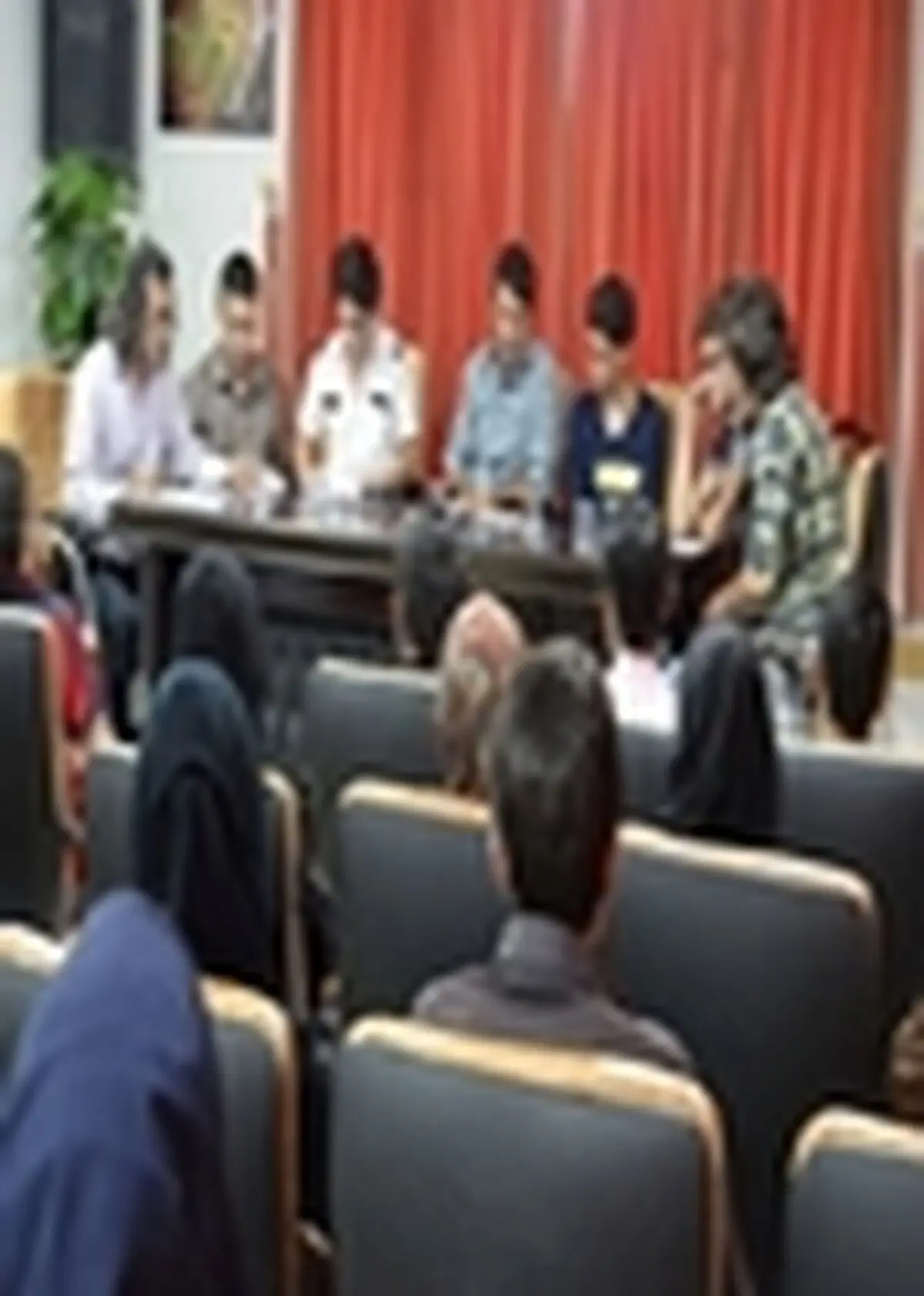 نمایشنامه خوانی " خط سرخ " و " عروس " به مناسبت هفته دفاع مقدس