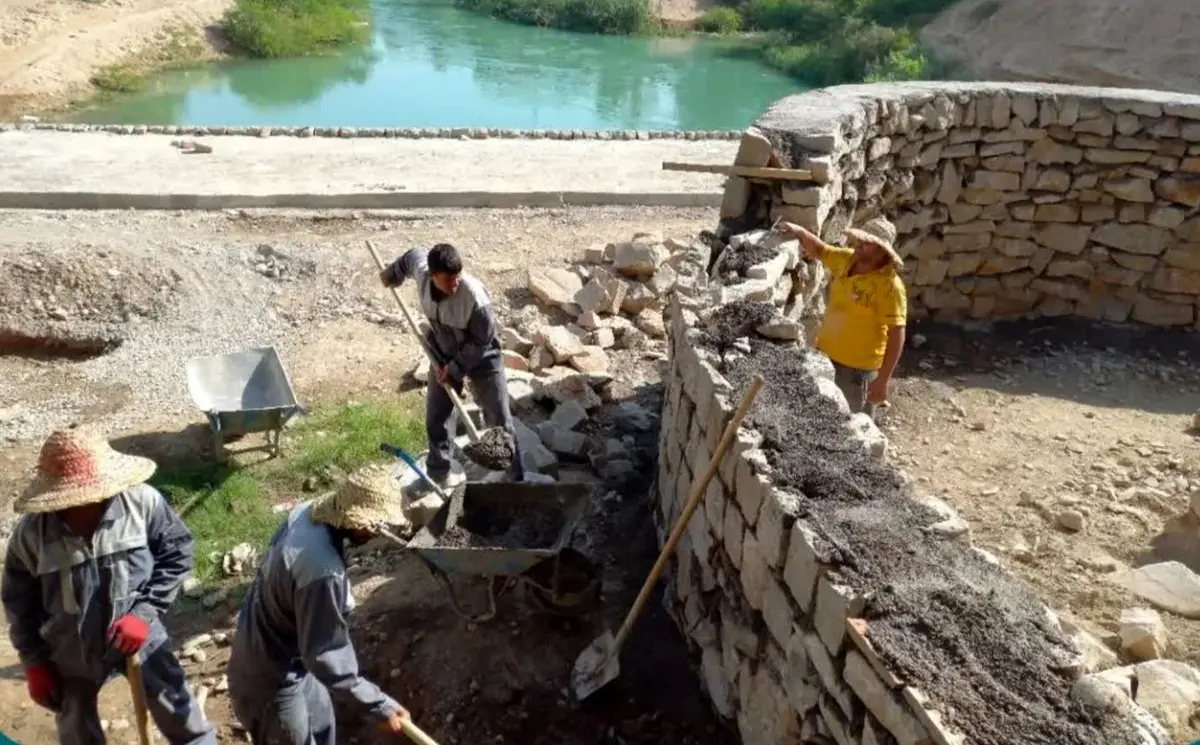 عملیات مرمت کانال‌های آب‌رسان آسیاب شوشتر