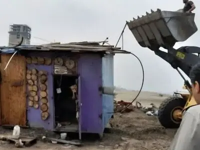 آزاد سازی سواحل و جلوگیری از ساخت و سازهای غیرمجاز در حریم ۶۰ متری سواحل محمودآباد 
