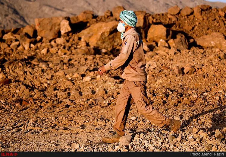 صنعتگران و معدن کاران در جای جای ایران مشغول کارند