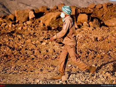 صنعتگران و معدن کاران در جای جای ایران مشغول کارند