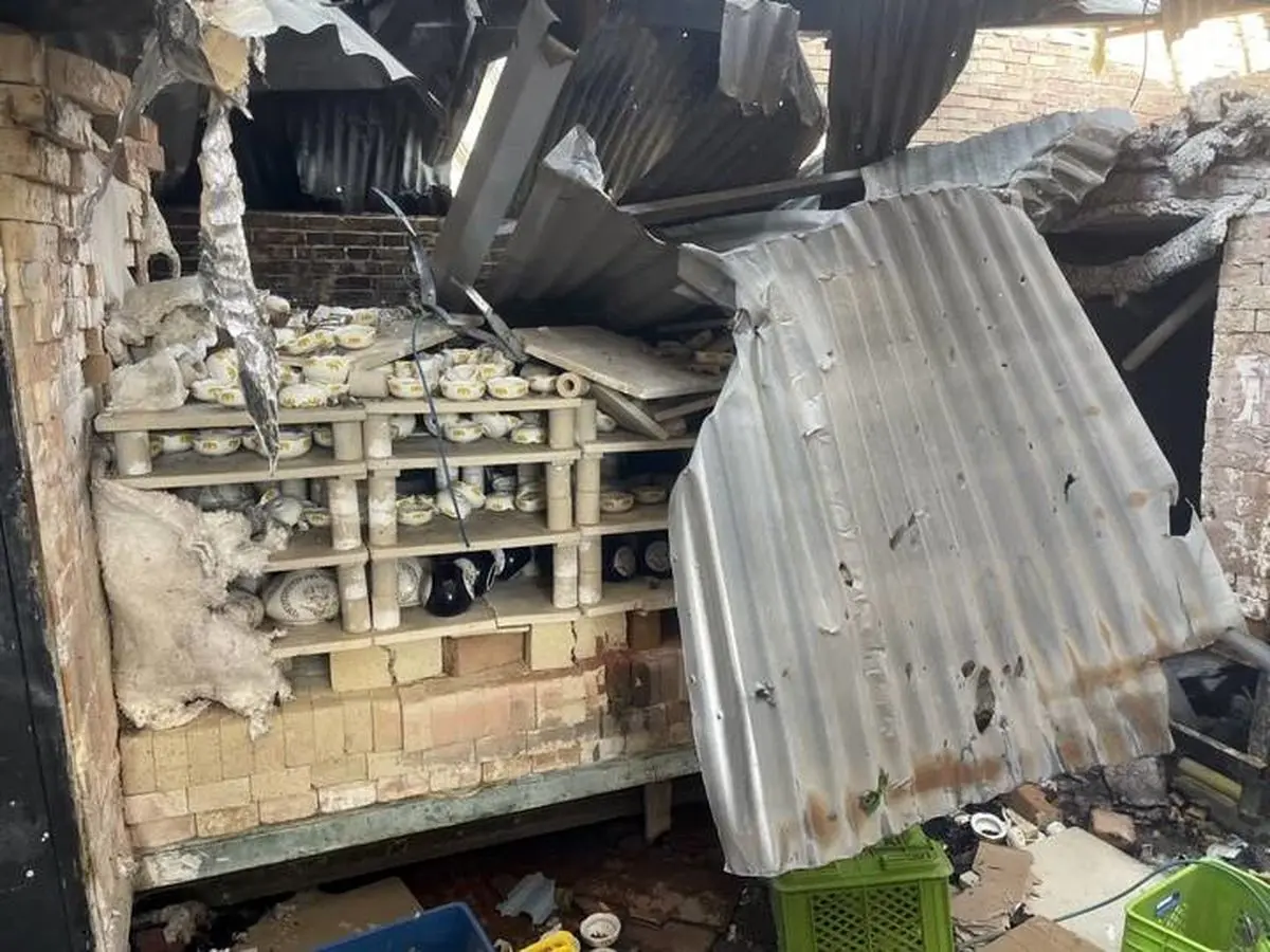 خسارت سنگین به کارگاه سفال و سرامیک عباس‌آباد در پی حملات آمریکایی- صهیونیستی