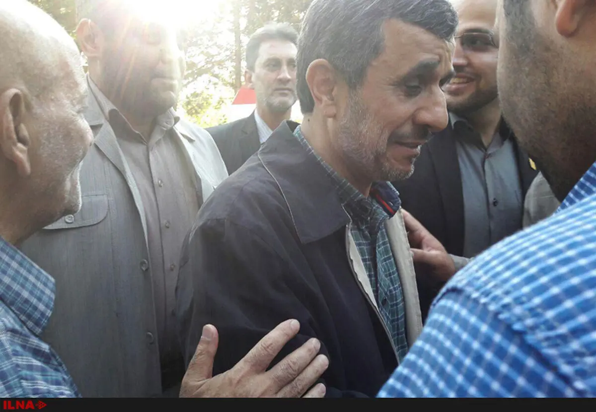 احمدی‌نژاد به داخل ساختمان دانشگاه شریف هدایت شد
