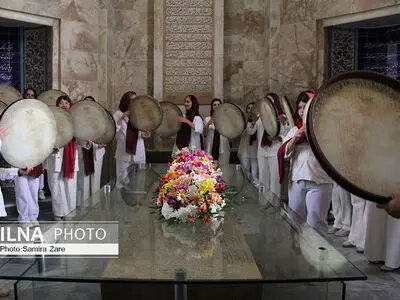 از گلباران آرامگاه شیخ اجل تا افتتاح مرکز سعدی‌شناسی/ ۱۶۸ شاخه گل به یاد شهدای میناب و لامرد