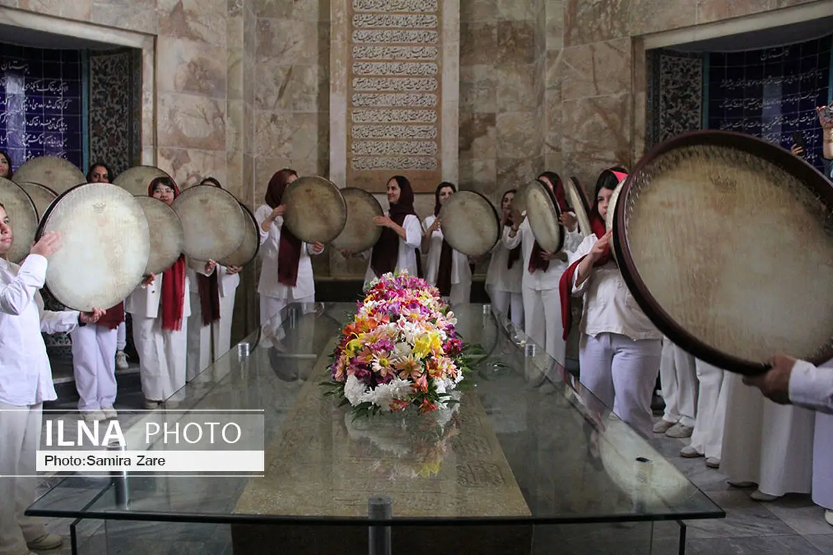 از گلباران آرامگاه شیخ اجل تا افتتاح مرکز سعدی‌شناسی/ ۱۶۸ شاخه گل به یاد شهدای میناب و لامرد