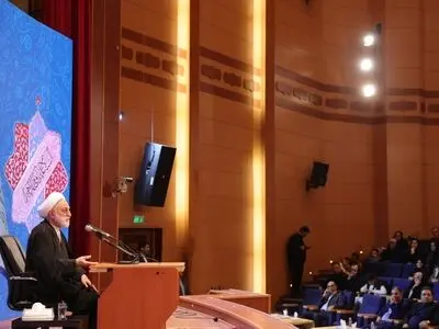 در مکتب اسلام زن به مثابه گل است و باید هرچه بیشتر مورد حمایت و حفاظت قرار گیرد
