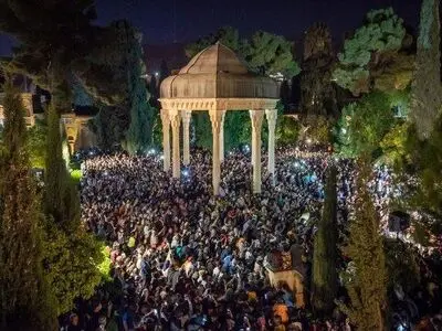 لحظه تحویل سال ۱۴۰۴ در حافظیه شیراز + فیلم