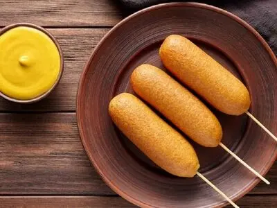 طرز تهیه انواع کورن داگ ساده و پنیری 