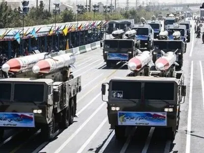 إیران تزیح الستار عن منظومة دفاع جوی بعیدة المدى