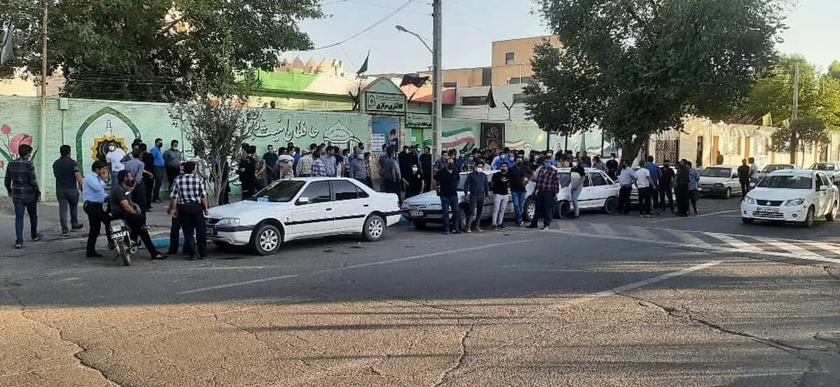 تجمع کارگران پیمانکاری شرکت ملی صنایع مس/ کارگران: همکاران ما را اخراج نکنید/ کارفرما: ایجاد تشویش و ضرب و شتم مدیران باعث شد قرارداد برخی کارگران تمدید نشود