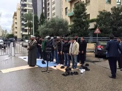 نماز وحدت مقابل سفارت عربستان در بیروت 