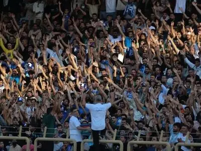 کری جنجالی هوادارن استقلال برای مدیرعامل سابق پرسپولیس