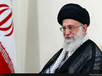 قائد الثورة: یجب التحلی بالوعی من اجل التصدی لمؤامرات الاعداء 