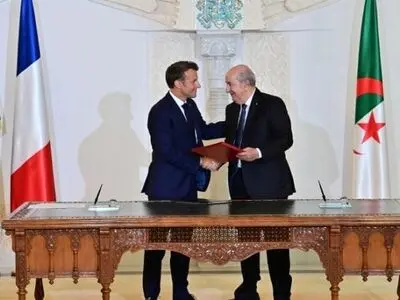 لماذا التقى ماکرون معظم الزعماء العرب في 2022؟ 