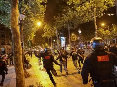 شکایت پکن از پاریس در پی زخمی شدن دو گردشگر چینی در ناآرامی‌های فرانسه