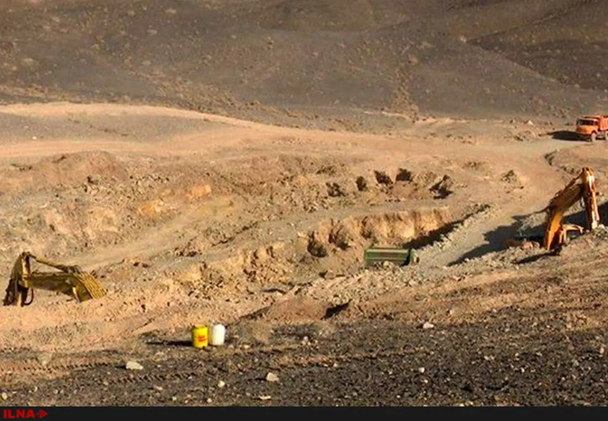 آغاز برداشت ماده معدنی طلا‌ در هیرد نهبندان/ رونق اقتصادی منطقه پس از استخراج 