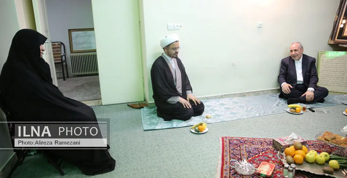 دیدار وزیر آموزش و پرورش با خانواده استاد مطهری