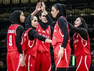 سلام نظامی دختران ایران موقع پخش سرود ایران، پیش از دیدار برابر سوریه(ویدیو)