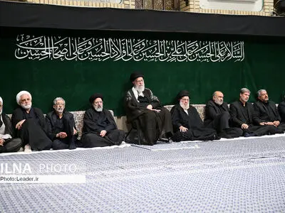 مراسم عزاداری حضرت اباعبدالله الحسین (ع) در شب عاشورا  با حضور رهبر معظم انقلاب اسلامی