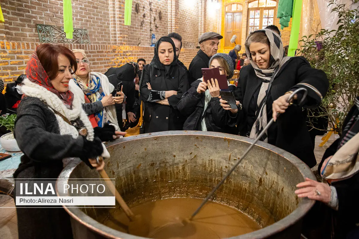 اجرای آیین سنتی سمنوپزان در دولتخانه صفوی قزوین