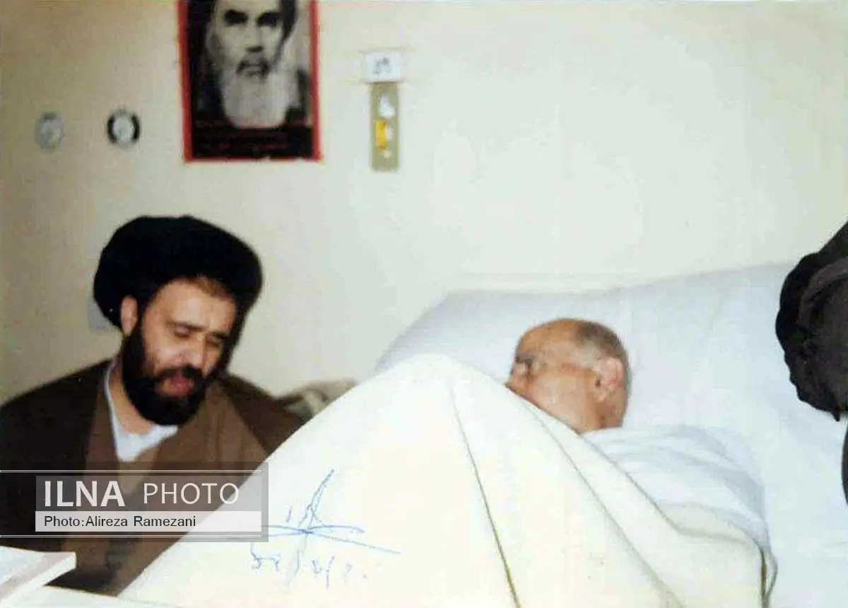 عیادت سیداحمد خمینی از بازرگان + عکس