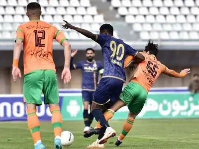 ویدیو: گل اول گل گهر به سپاهان توسط یونس شاکری 