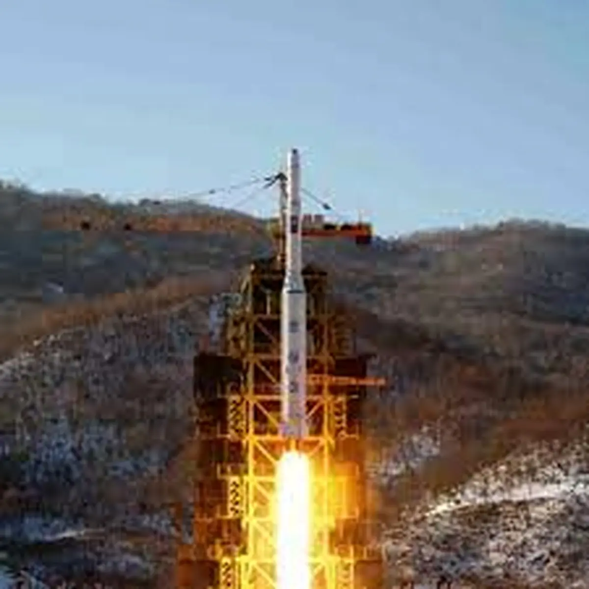 کره شمالی ماهواره به فضا پرتاب می‌کند