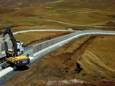 بازدید وزیر کشور ترکیه از دیوار مرزی با ایران