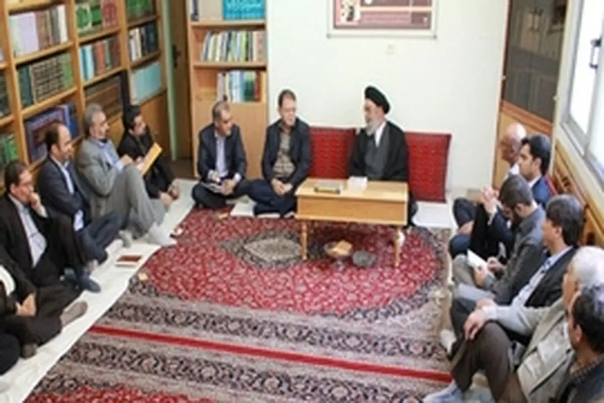 صنعتگران برای مرتفع شدن مشکلات اقتصادی جهادگونه عمل کنند